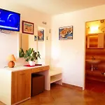 Πανσιόν Guest House Kate Mlini