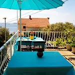 Πανσιόν Guest House Kate Mlini