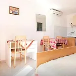 Guest House Kate 3* Mlini